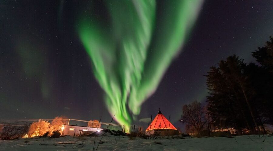 Tromsø: Aurora Safari Chase with Photos - Private Aurora Camps in Troms: Heated Shelter, Toilets, and Real Dinner