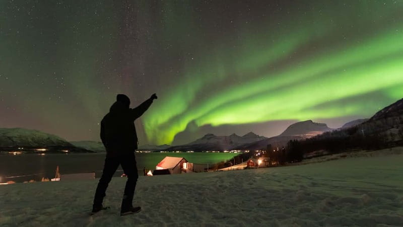 Tromsø: Aurora Safari Chase with Photos - The Photo Moment: How Guides Help You Capture Aurora Borealis