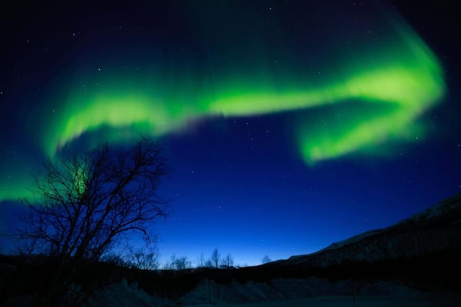 Tromsø Chinese Aurora Tour - The 6-Hour Light-Chasing Game Plan (What the Night Actually Looks Like)
