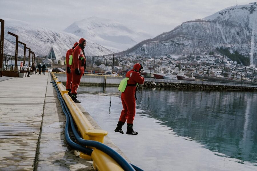 Tromsø city center Urban Floating experience - Warm drinks, Floaters certificate, and the photo payoff