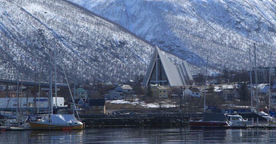 Tromsø: City Walk & Polar Museum (Private or Shared) - The guide factor: languages and what that means for your experience