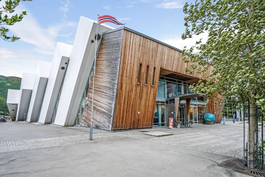 Tromsø: Entrance Ticket to Polaria - Who Should Book This Polaria Ticket