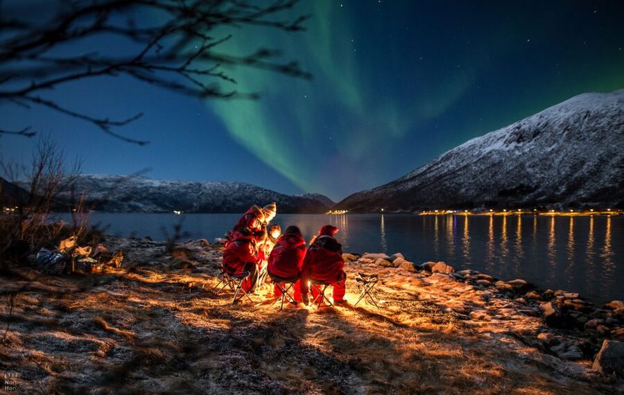 Tromsø: Expert Aurora Hunt - Thermal Gear, Food, Campfire - Who this Tromsø northern lights hunt suits best