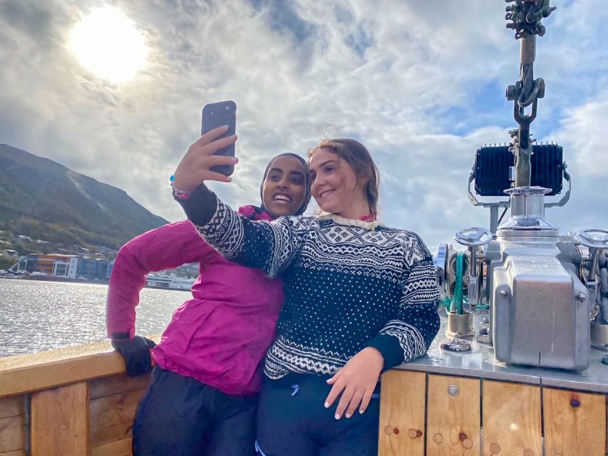Tromsø: Fjord History Cruise with Snack and Drinks - Tromsø Sound Time: Tromsø City from the Sea Side to Nearby Fjords