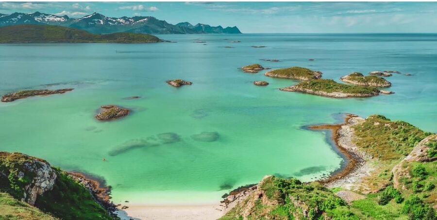 Tromsø: Fjords and Sommarøy Islands Tour with Salmon Picnic - Should You Book This Tromsø to Sommarøy Salmon Picnic Tour?