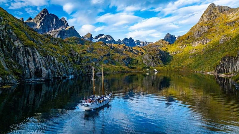Tromsø: Luxury Summer Fjord Cruise with Lunch & Hot Tub - Lunch onboard: Norwegian fish soup, fresh bread, and a coffee bar