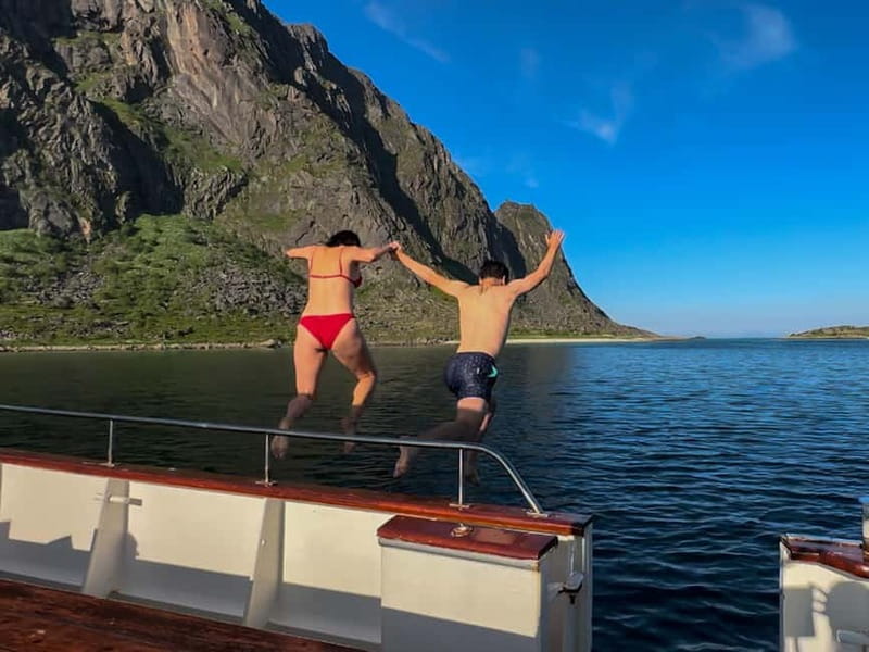 Tromsø: Midnight Sun Evening Cruise with Hot Tub - Why a Tromsø Midnight Sun cruise feels different at 7 PM