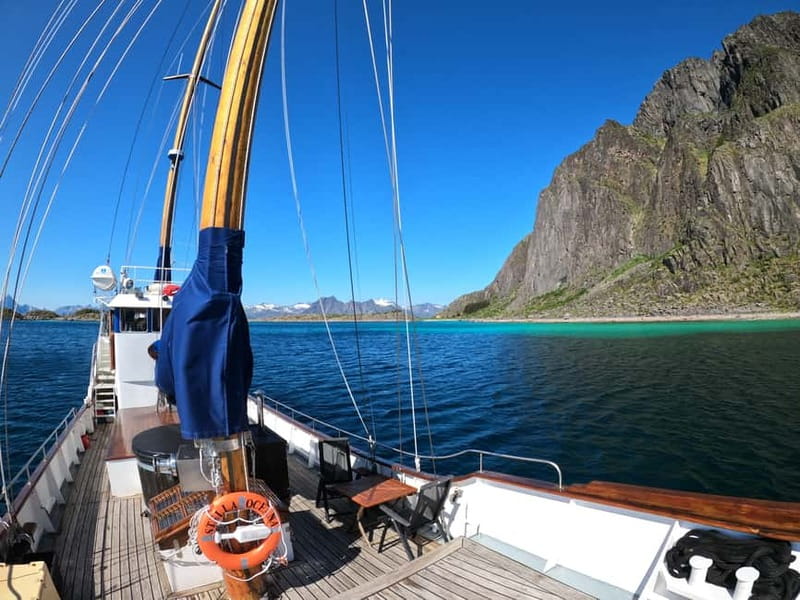 Tromsø: Midnight Sun Evening Cruise with Hot Tub - The 5-hour route: Tromsøya, Kvalsundet, and the run toward Gåsvær