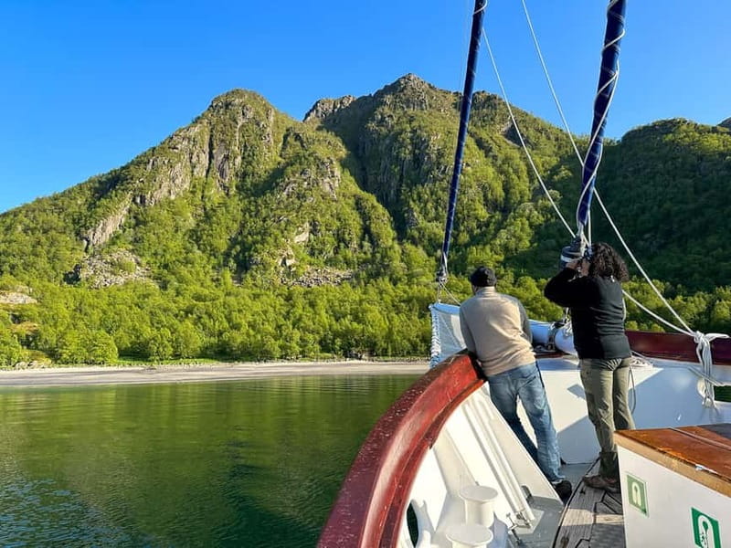 Tromsø: Midnight Sun Evening Cruise with Hot Tub - Fish soup, coffee bar, and comfort that actually helps
