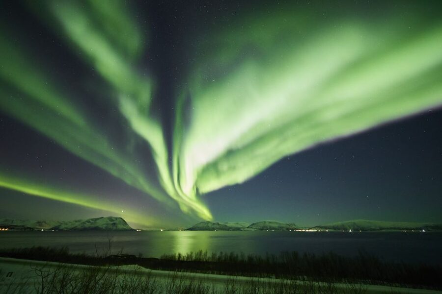 Tromso: Minivan Aurora Excursion with Pictures & Warm Suits - Warm Overalls, Boots, Tripods, Coffee, and Muffins: Comfort Is the Secret Ingredient