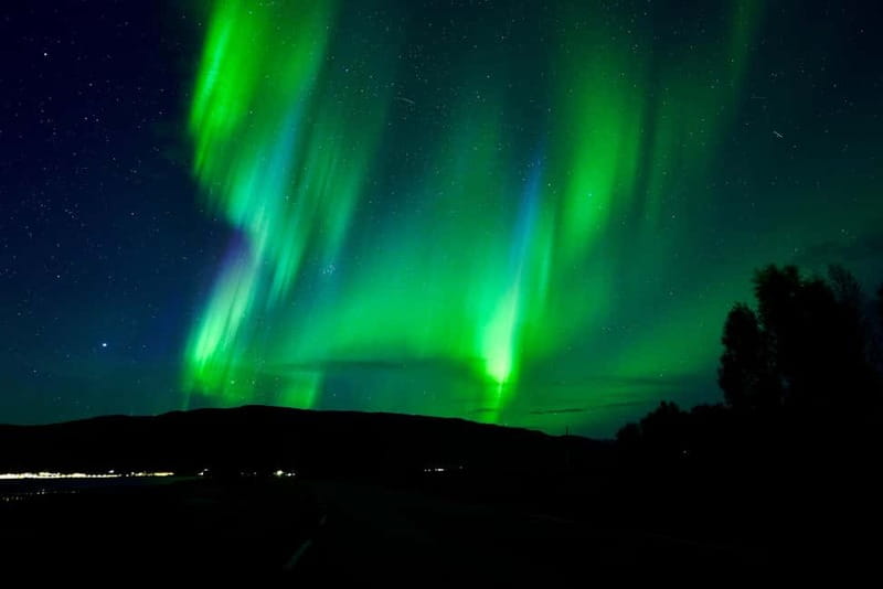 Tromsø: Northern Lights Chase with Local Guide & Free Photos - Key moments that make this Tromsø aurora chase work
