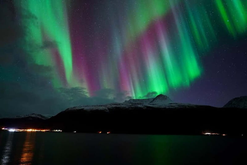 Tromsø: Northern Lights Chase with Local Guide & Free Photos - Meeting at Scandic Ishavshotel, with Bifrost on the sign