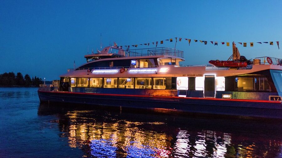 Tromsø: Northern Lights Cruise with 2nd Chance Guarantee - Watching in cold weather without losing the night