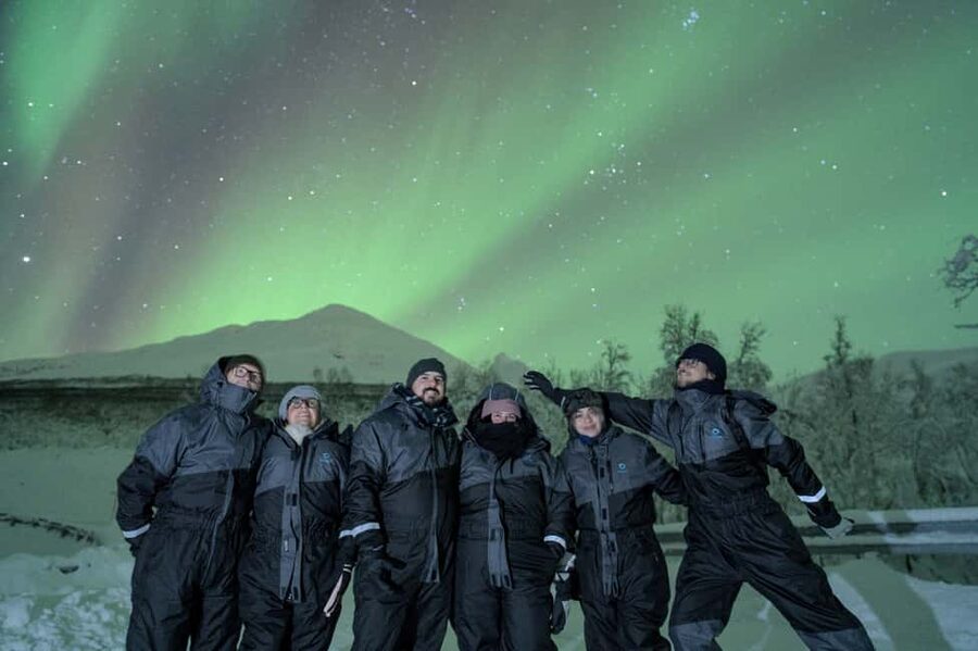 Tromsø: Northern Lights Hunt with a Professional Photographer in Spanish - Why This Tromsø Aurora Hunt Feels Personal and Photogenic