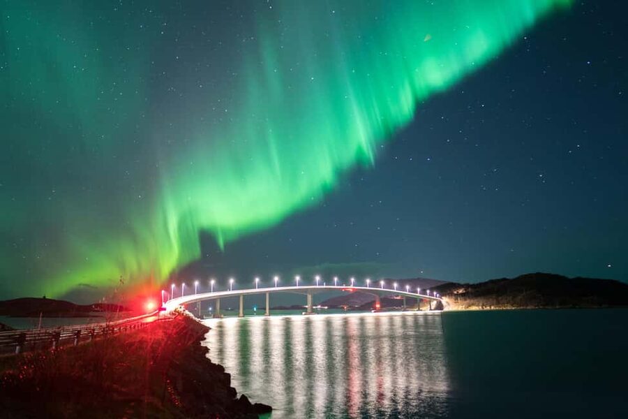 Tromsø: Northern Lights Hunt with a Professional Photographer in Spanish - The Campfire Break: Soup, Cookies, Hot Chocolate, and Aurora Lessons