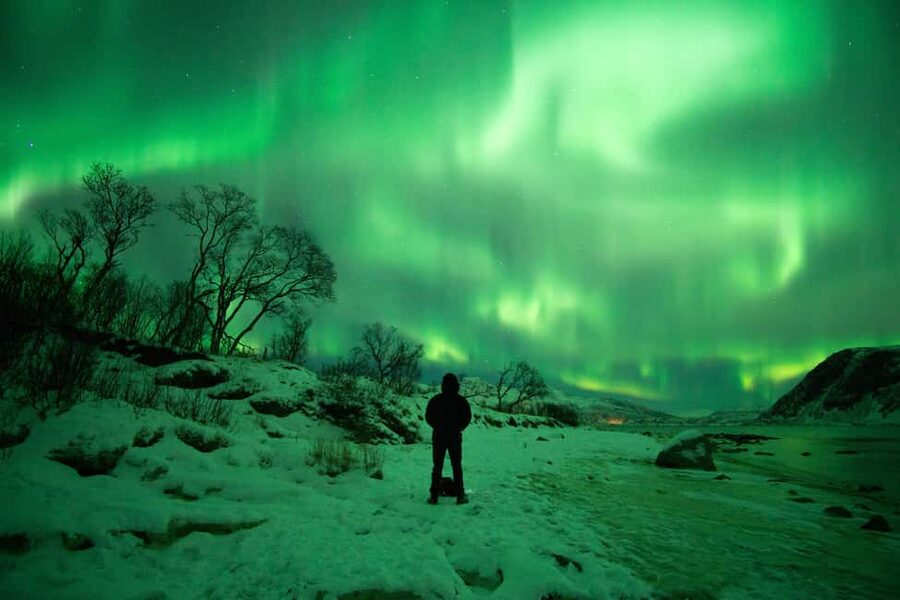 Tromsø: Northern Lights Hunt with a Professional Photographer in Spanish - When to Expect the Aurora, and How They Maximize Your Odds