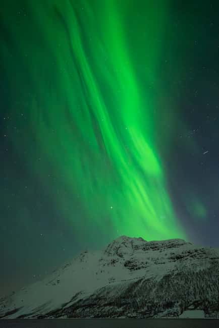 Tromsø: Northern Lights in a Minivan with Free Photos and a Hot Meal - Why a Minivan Aurora Hunt Beats Playing It by Ear