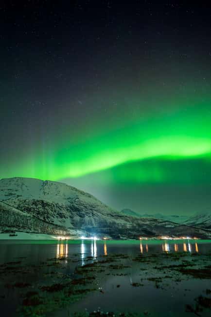 Tromsø: Northern Lights in a Minivan with Free Photos and a Hot Meal - The 7-Hour Flow: Photo Stop Energy, Then Campfire Dinner