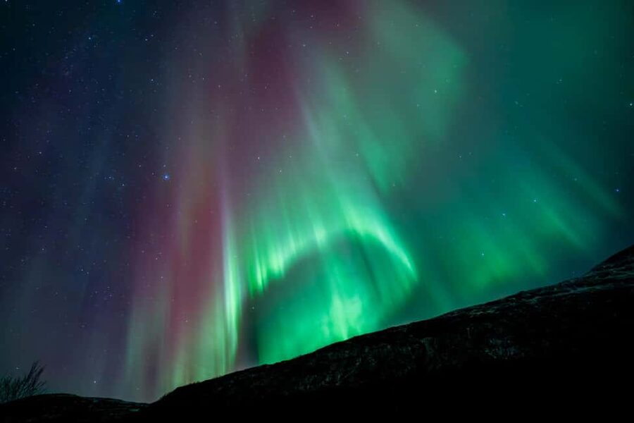 Tromsø: Northern Lights in a Minivan with Free Photos and a Hot Meal - Northern Lights Reality Check: Timing, Toilets, and Cloudy Nights