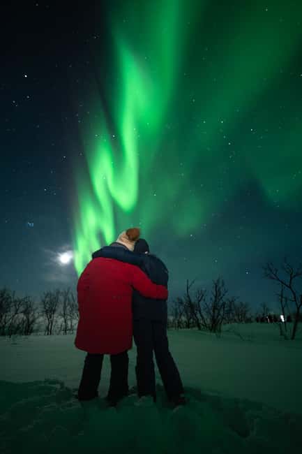 Tromsø: Northern Lights in a Minivan with Free Photos and a Hot Meal - Who This Tour Suits Best, and Who Should Rethink