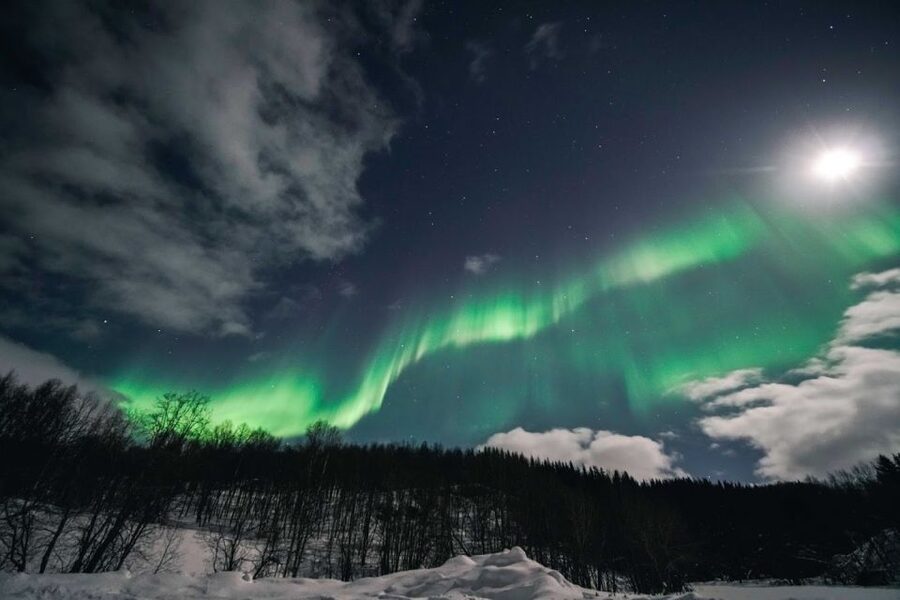 Tromsø: Northern Lights Pioneer Tour with Photos Included - Professional Portraits and Photo Help, What to Expect Without a Camera Degree