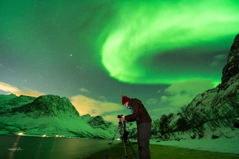 Tromsø: Northern Lights Safari with Expert Guides and Photos - The Arctic Camp Stop: Thermal Suits and Hot Drinks While You Wait