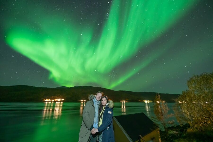 Tromsø: Northern Lights Tour w/Photo, Suits and Local Guide - Photo Help: Professional Shots and the Tripod Question