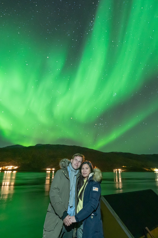 Tromsø: Northern Lights Tour w/Photo, Suits and Local Guide - The Tom and Jenn Small-Group Rhythm (Pick-up and pace)