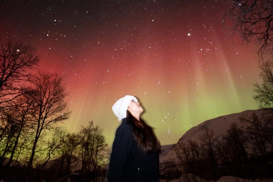 Tromsø: Northern Lights Tour with Local Guide and Photos - Thermal Suits, Blankets, Hot Drinks, and Norwegian Snacks