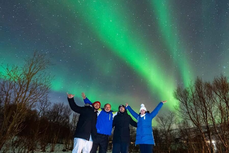 Tromsø: Northern Lights Tour with Photos, Hot Meal & Drinks - Key things that make this Northern Lights tour work