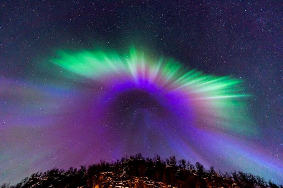Tromsø: Northern Lights Tour with Photos, Hot Meal & Drinks - Entering the aurora chase: why the tracking matters in Tromsø