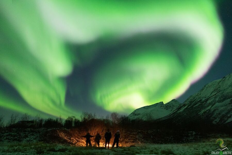 Tromsø: Northern Lights Trip with Campfire and Snacks - The Off-City Chasing Strategy, Including a Finland Push