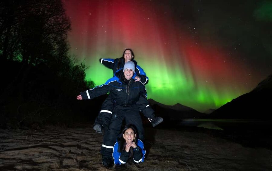 Tromsø: Premium Northern Lights Chase with Free Photos - The minibus comfort that buys you patience during the hunt