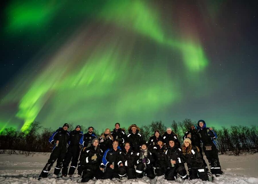 Tromsø: Premium Northern Lights Chase with Free Photos - How to dress with the Arctic Extreme suits, without losing feeling in your hands