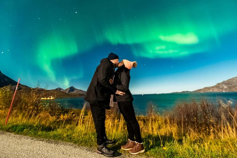 Tromsø: Premium Northern Lights Tour Small Group 8 Guests - Pickup Timing, WhatsApp Updates, and How the Night Starts