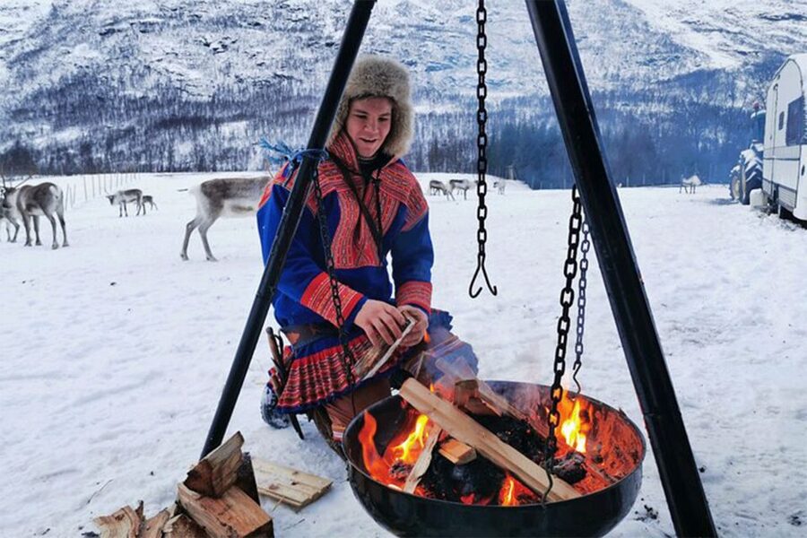 Tromsø: Reindeer Experience at a Sami Camp - Sami handmade products: how to shop without getting stuck