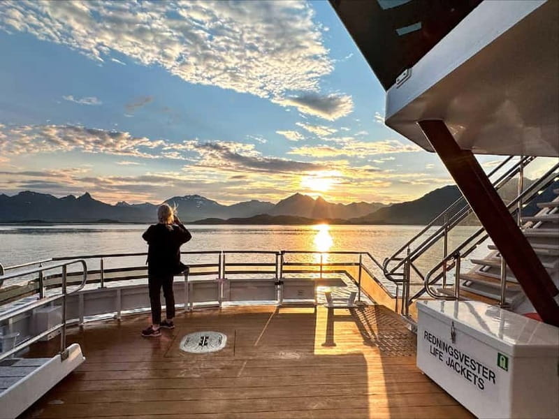 Tromsø: Summer Arctic Light Cruise with a Guide - The route starts with Tromsø icons, then heads for the open water