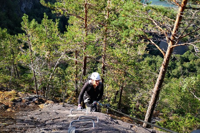 Via Ferrata Åndalsnes Intro Wall - What to bring and wear: the gloves and shoes question