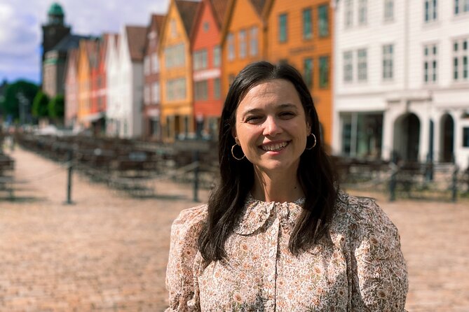 Walking Tour in Bergen of the Past and Present - Start at Bradbenken: Bergenhus Fortress sets the storyline fast